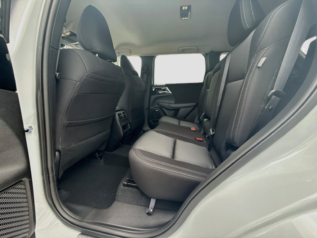New 2026 Mitsubishi Outlander ES FWD image 24