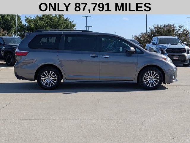 Used 2019 Toyota Sienna XLE w/ XLE Navigation Package FWD image 4