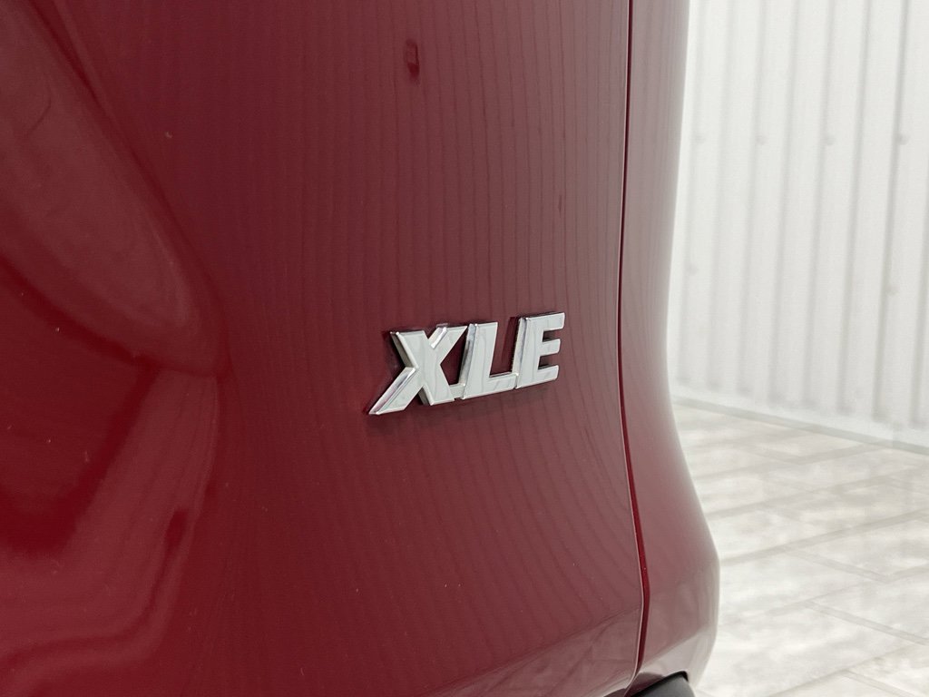 Used 2020 Toyota RAV4 XLE Premium image 31