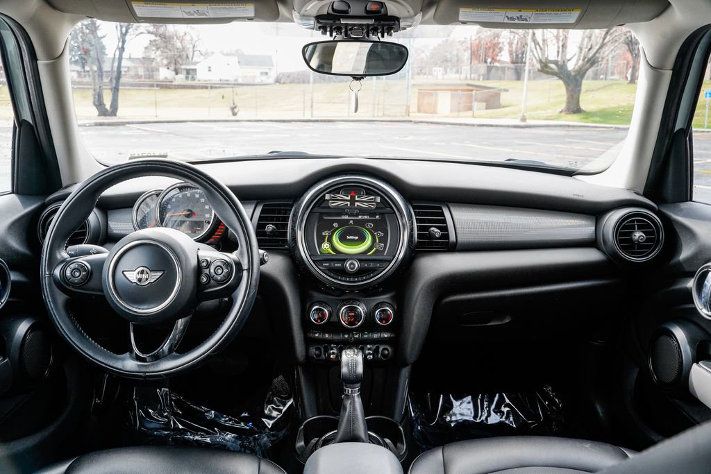 Used 2016 MINI Cooper 4-Door Hardtop image 11