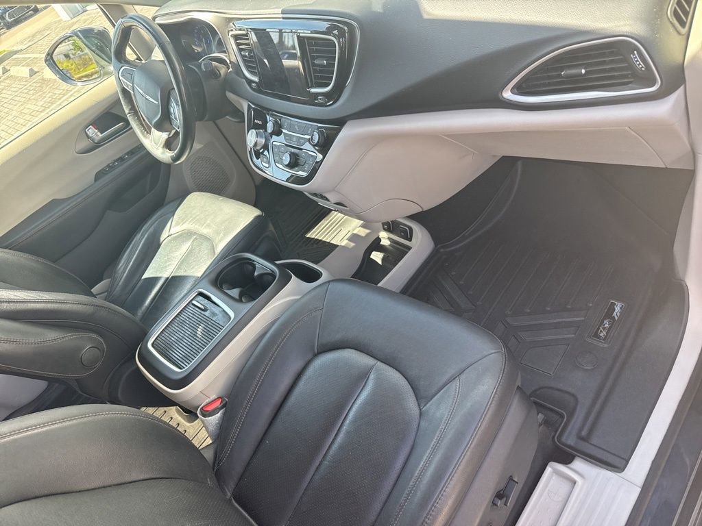 Used 2020 Chrysler Pacifica Touring-L Plus image 14