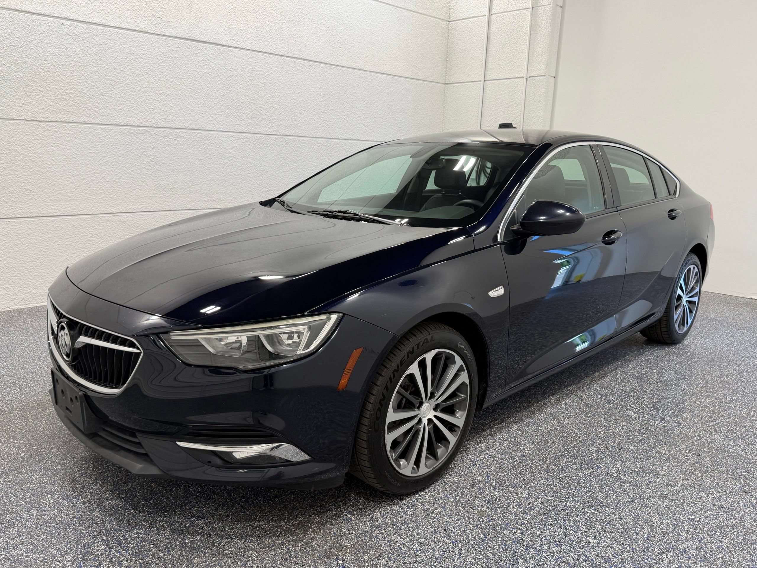Used 2018 Buick Regal Essence FWD image 1