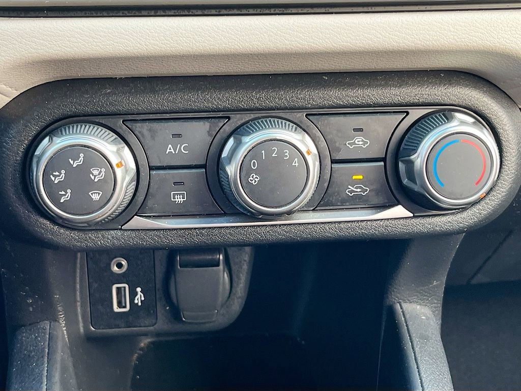 Used 2022 Nissan Versa SV image 15