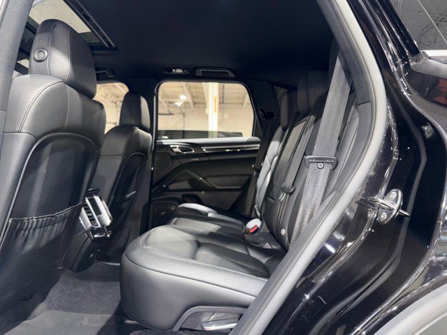 Used 2015 Porsche Cayenne S image 13