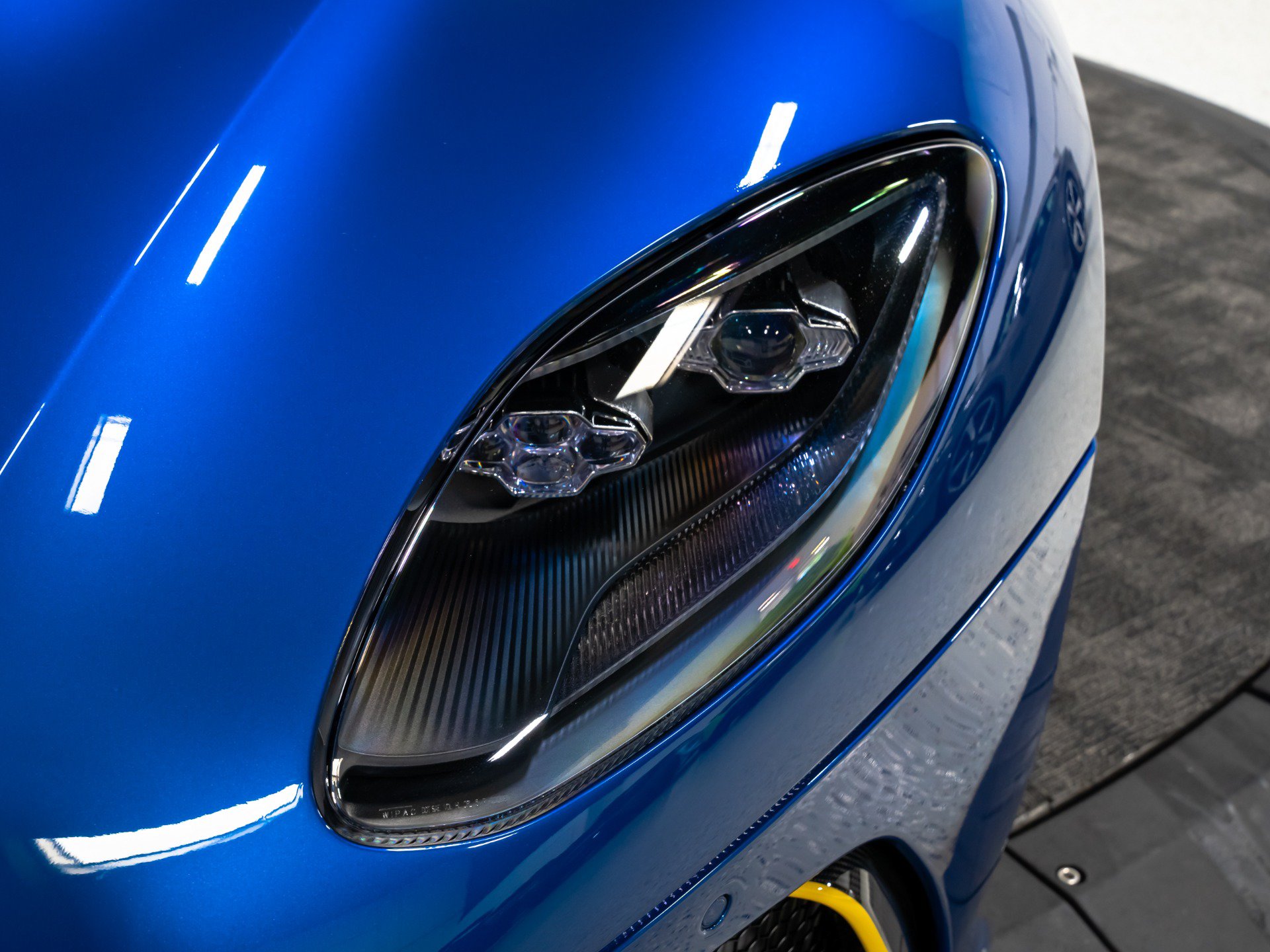 Used 2023 Aston Martin DBS Coupe RWD image 20