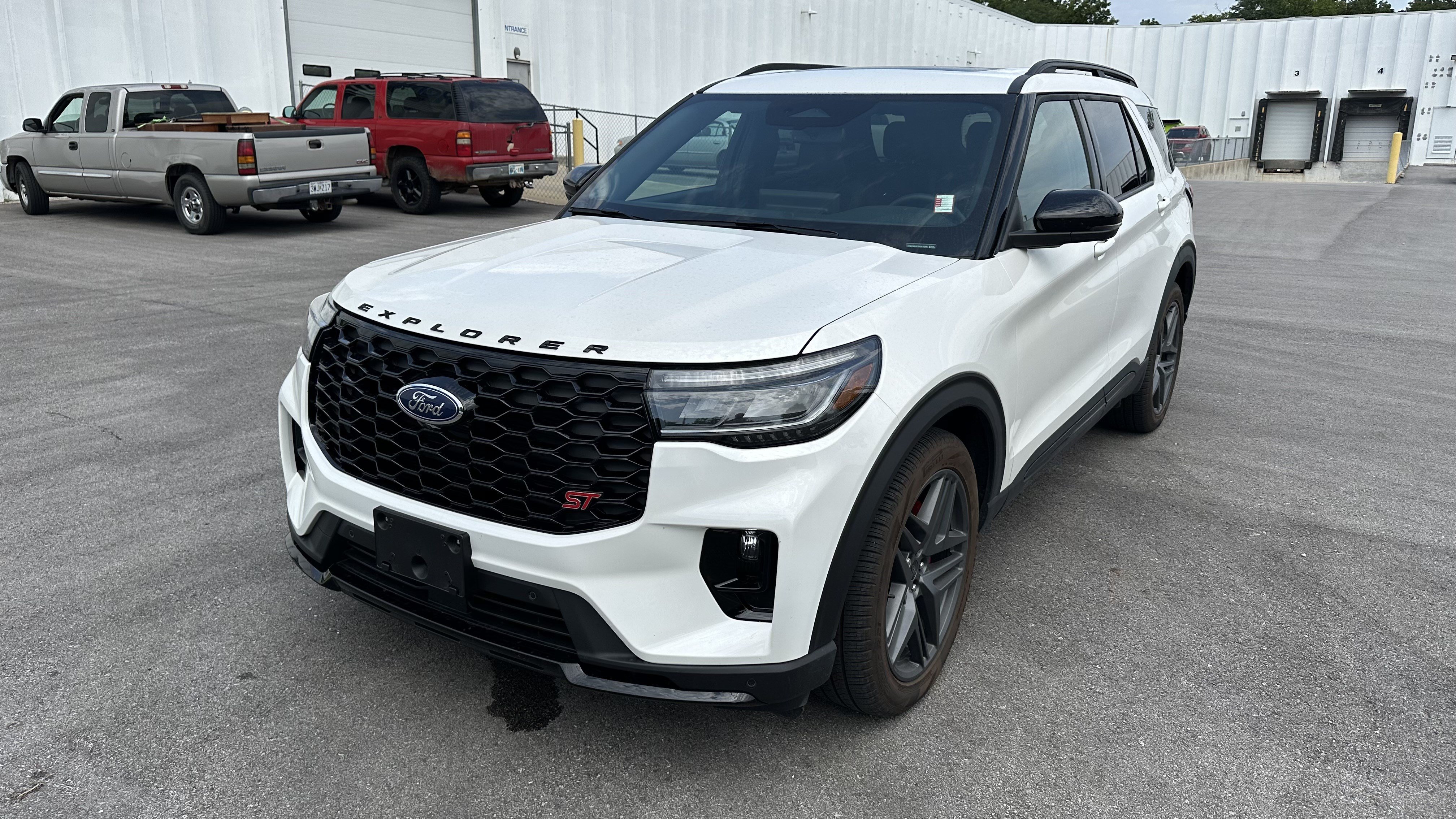Used 2025 Ford Explorer ST AWD/4WD image 5