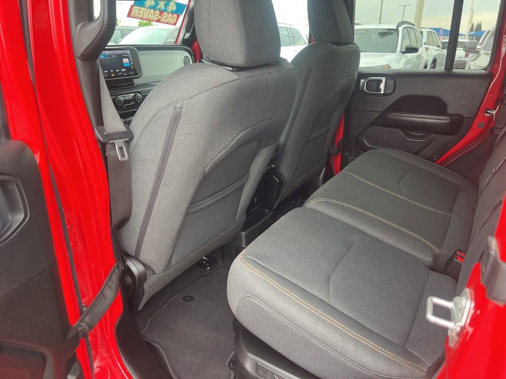 Used 2025 Jeep Wrangler Unlimited Sahara w/ Safety Group AWD/4WD image 20