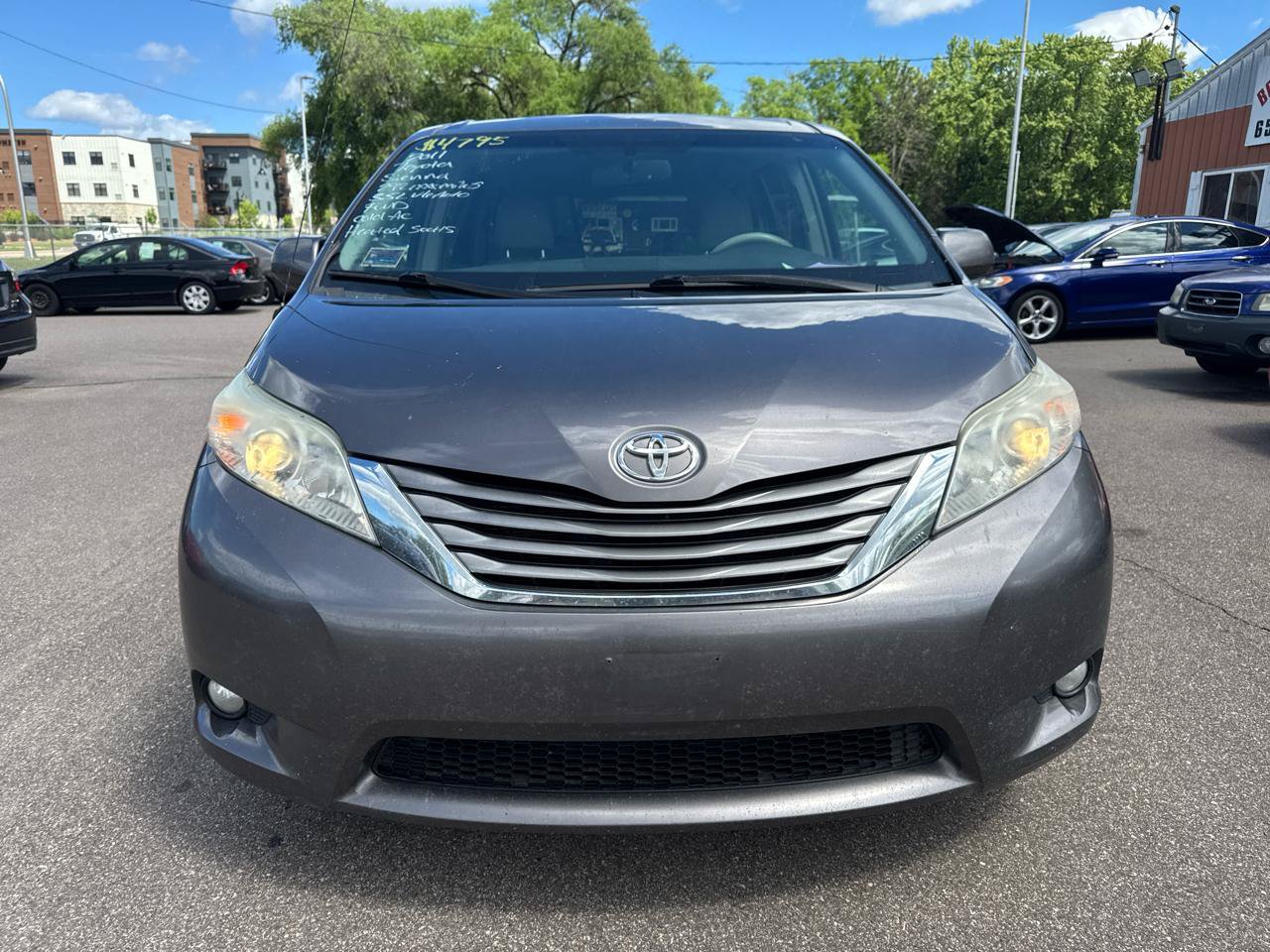 Used 2011 Toyota Sienna XLE FWD image 2