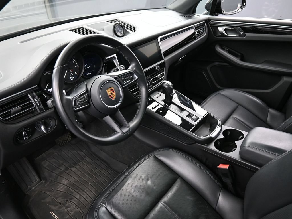Certified 2023 Porsche Macan Turbo AWD/4WD image 4