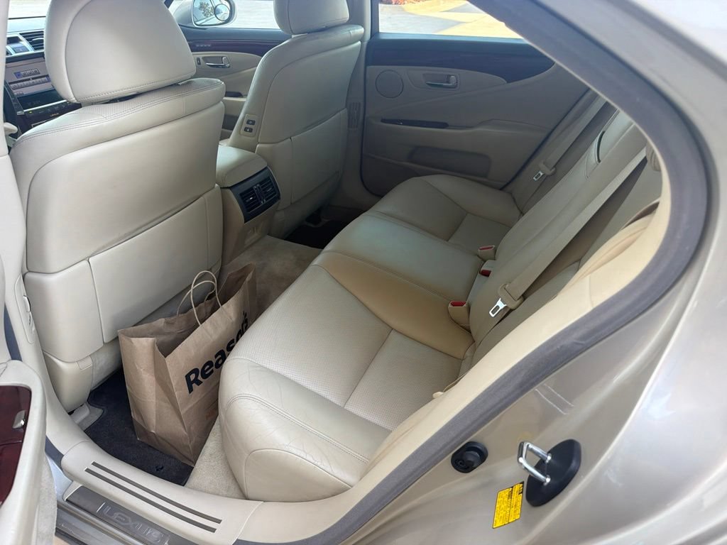 Used 2011 Lexus LS 460 AWD w/ Comfort Pkg image 6