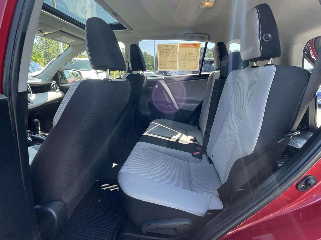 Used 2017 Toyota RAV4 XLE AWD/4WD image 13