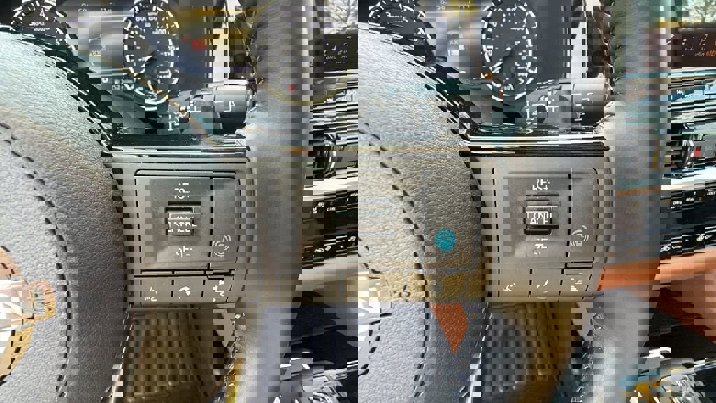 Used 2022 Nissan Pathfinder Platinum image 28