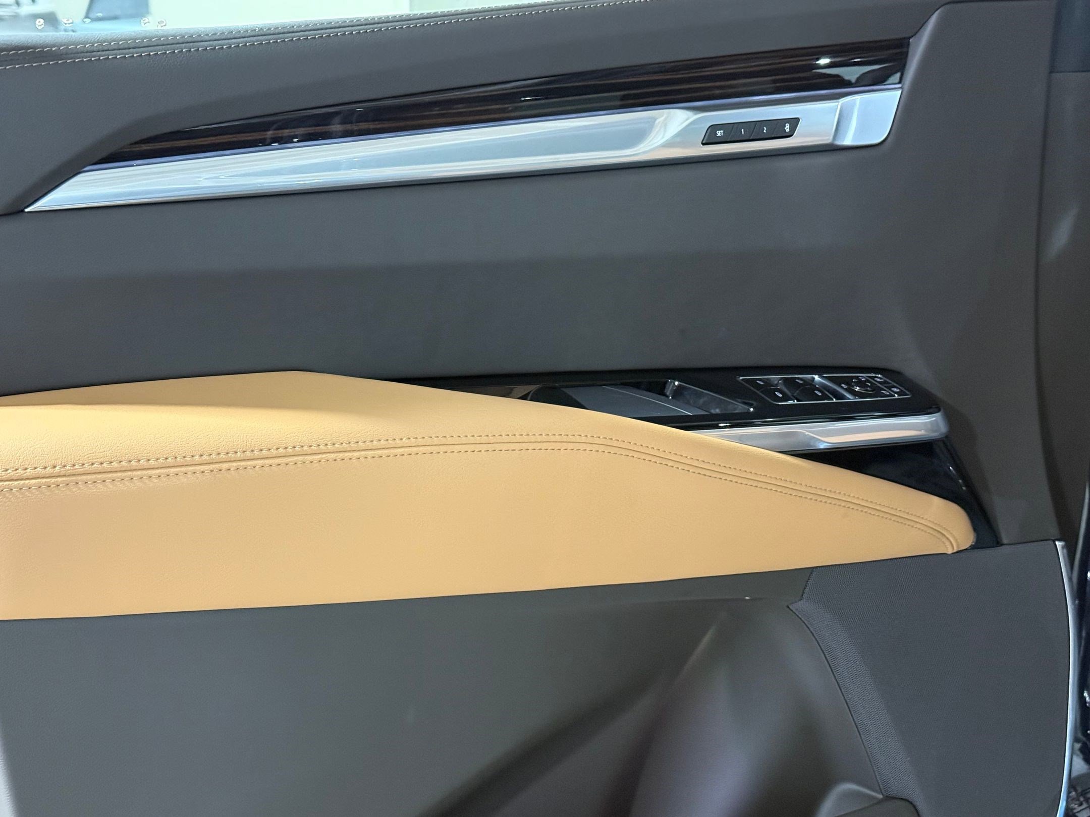 New 2026 Cadillac Escalade ESV Luxury AWD/4WD image 21