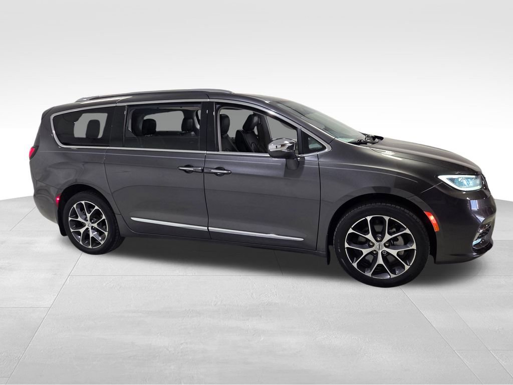 Used 2021 Chrysler Pacifica Limited AWD/4WD image 26