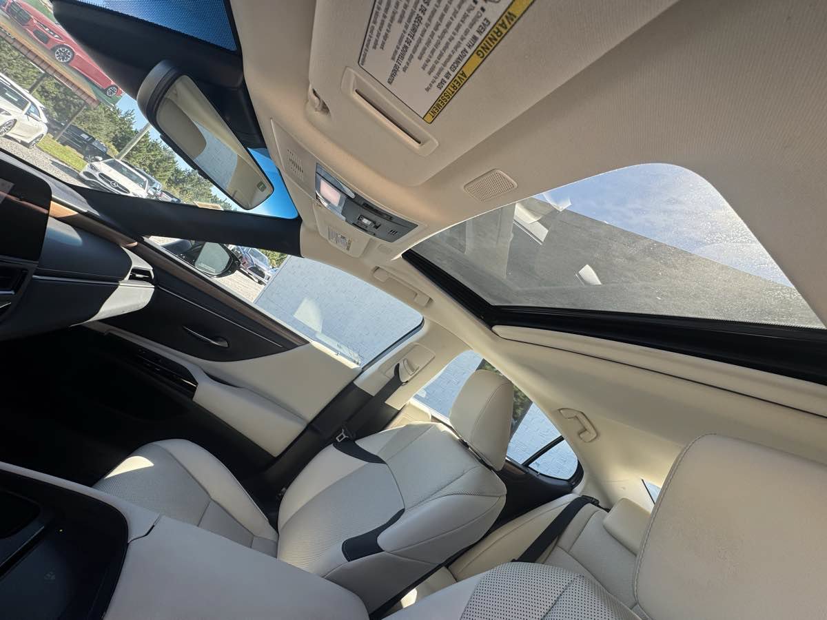 Used 2023 Lexus ES 350 w/ Premium Package FWD image 19