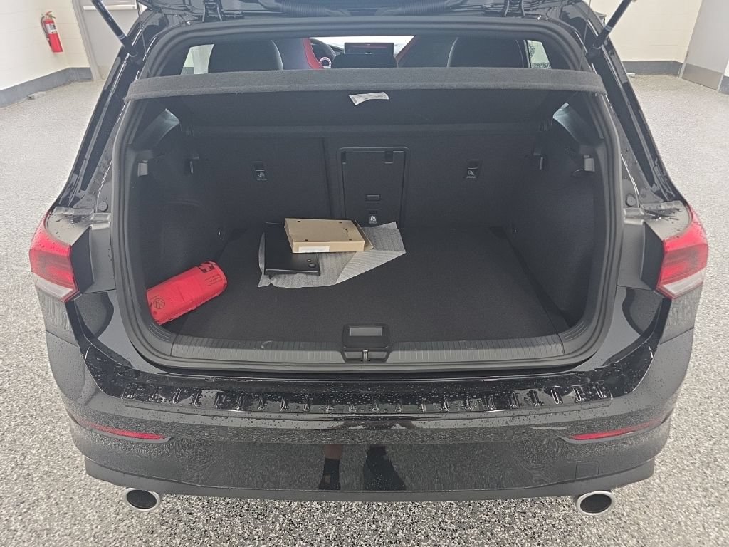 New 2026 Volkswagen GTI SE FWD image 16