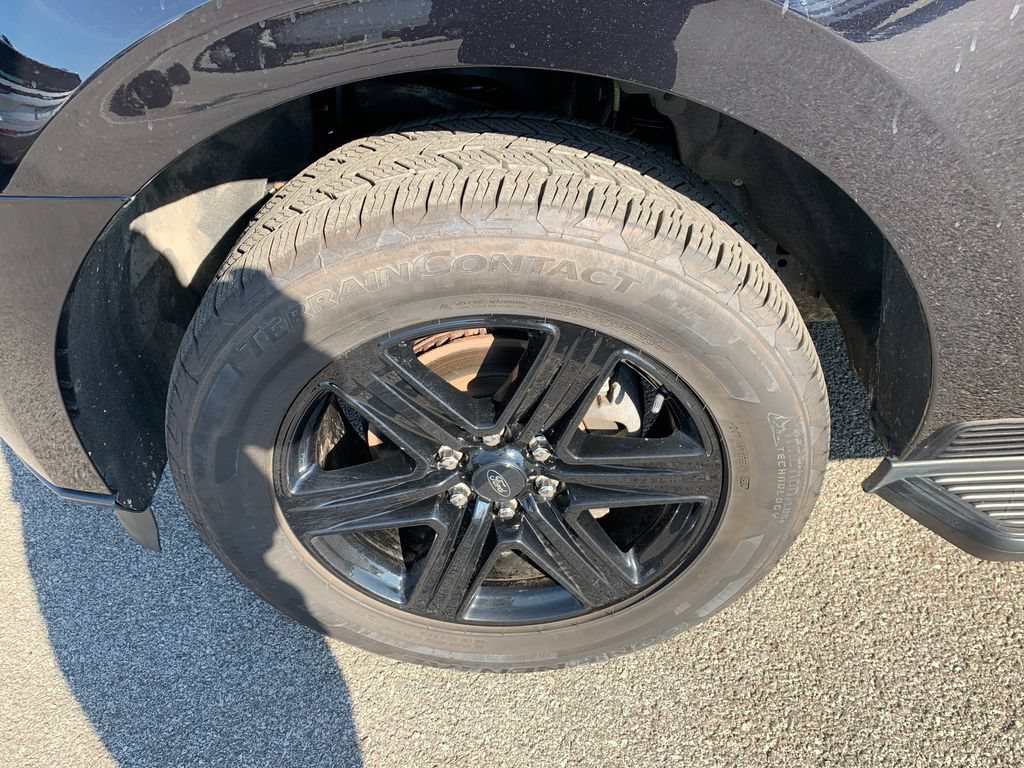 Used 2021 Ford Expedition XLT w/ Black Accent Package AWD/4WD image 2