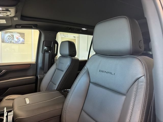 Used 2026 GMC Yukon XL Denali w/ Sun & Power Step Package AWD/4WD image 18