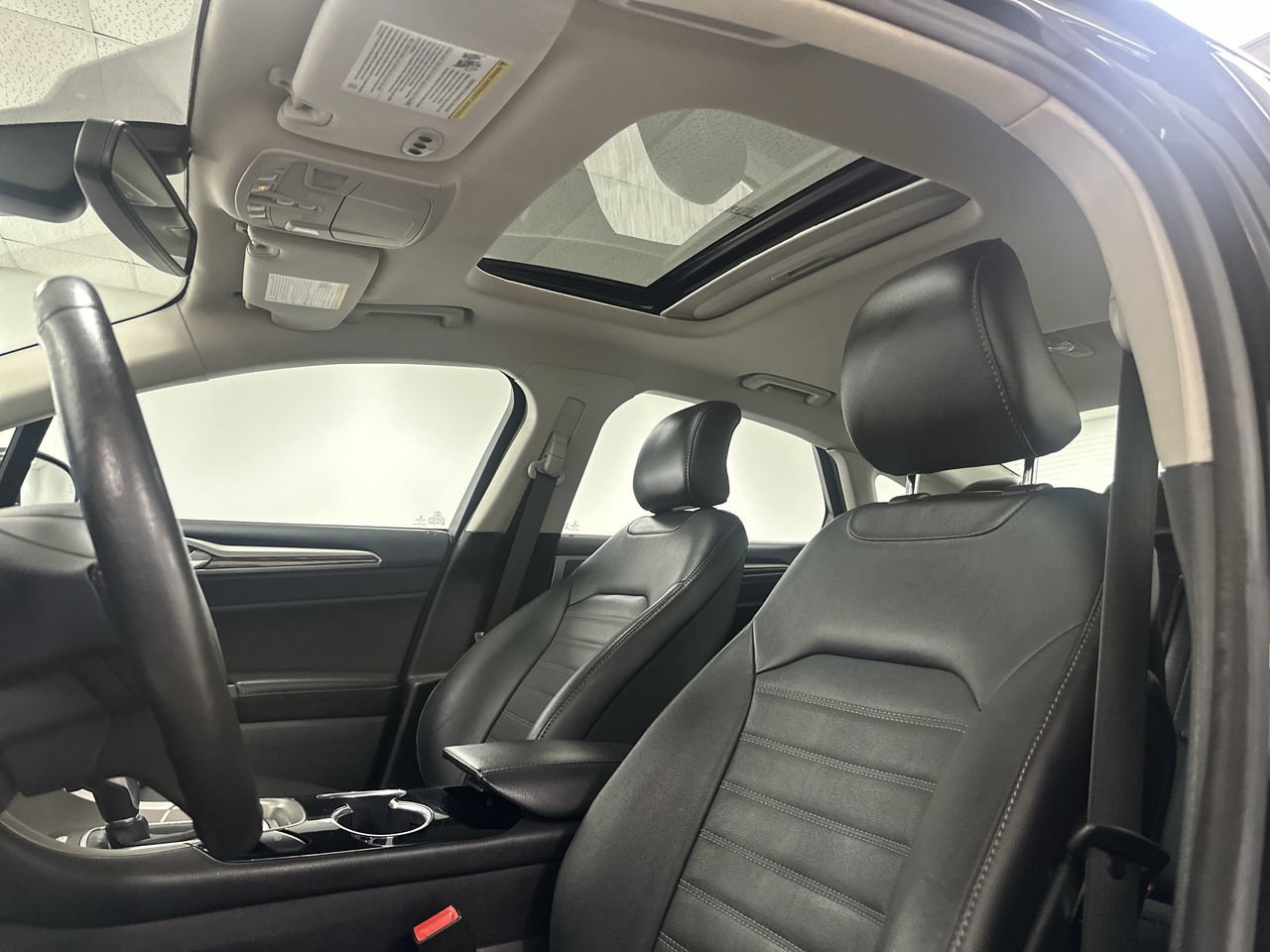 Used 2016 Ford Fusion SE w/ Equipment Group 202A FWD image 13