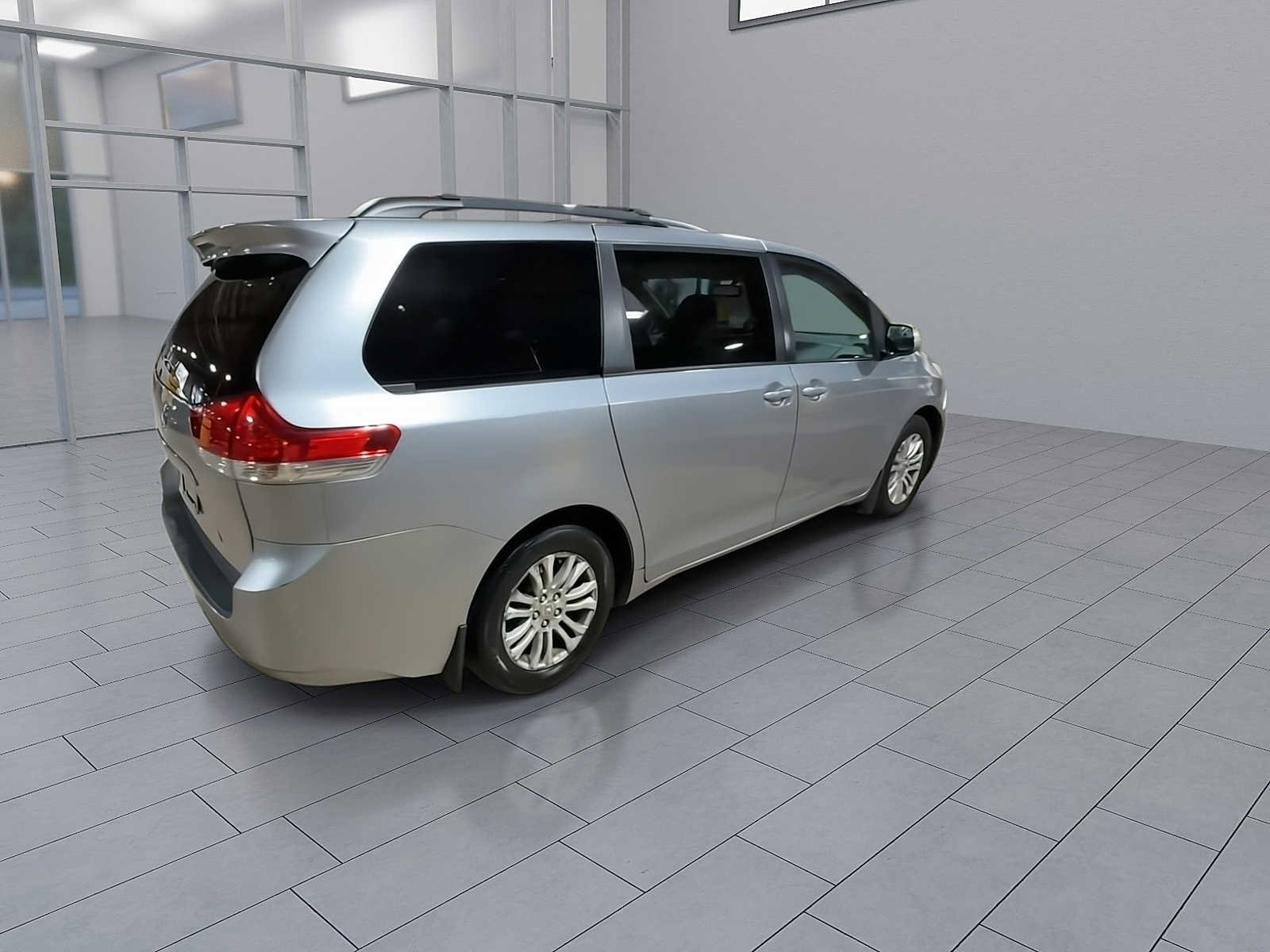 Used 2011 Toyota Sienna XLE image 8