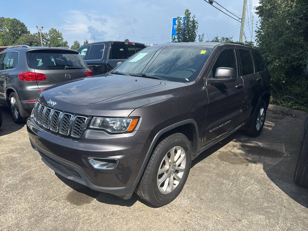 Used 2021 Jeep Grand Cherokee Laredo RWD image 2