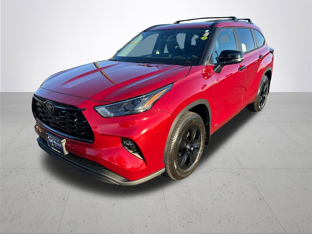 New 2025 Toyota Highlander XLE image 2