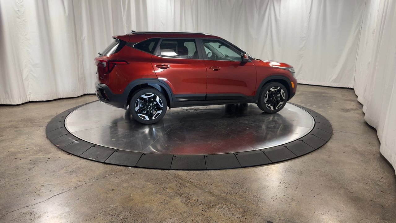 Certified 2025 Kia Seltos SX w/ SX Sunroof Package image 6