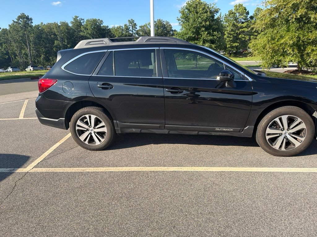 Used 2018 Subaru Outback 2.5i Limited AWD/4WD image 9