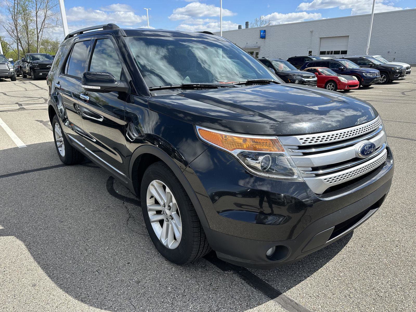 Used 2014 Ford Explorer XLT w/ Equipment Group 202A AWD/4WD image 11