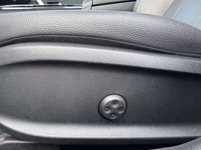 Used 2025 Mercedes-Benz CLA 250 4MATIC image 24