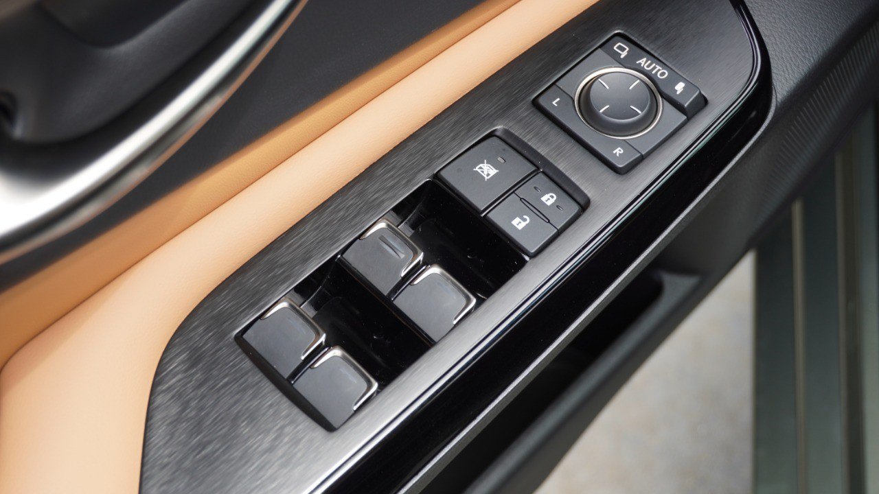 Certified 2024 Lexus ES 350 Ultra Luxury w/ Accessory Package (Z2) FWD image 23