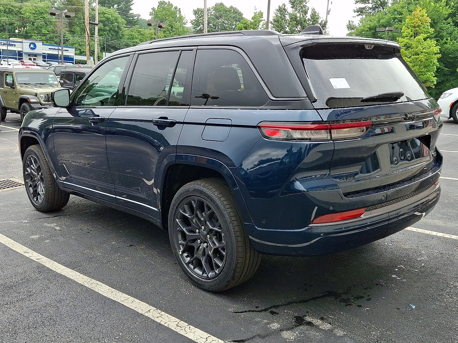 New 2026 Jeep Grand Cherokee Summit w/ Obsidian Package AWD/4WD image 4