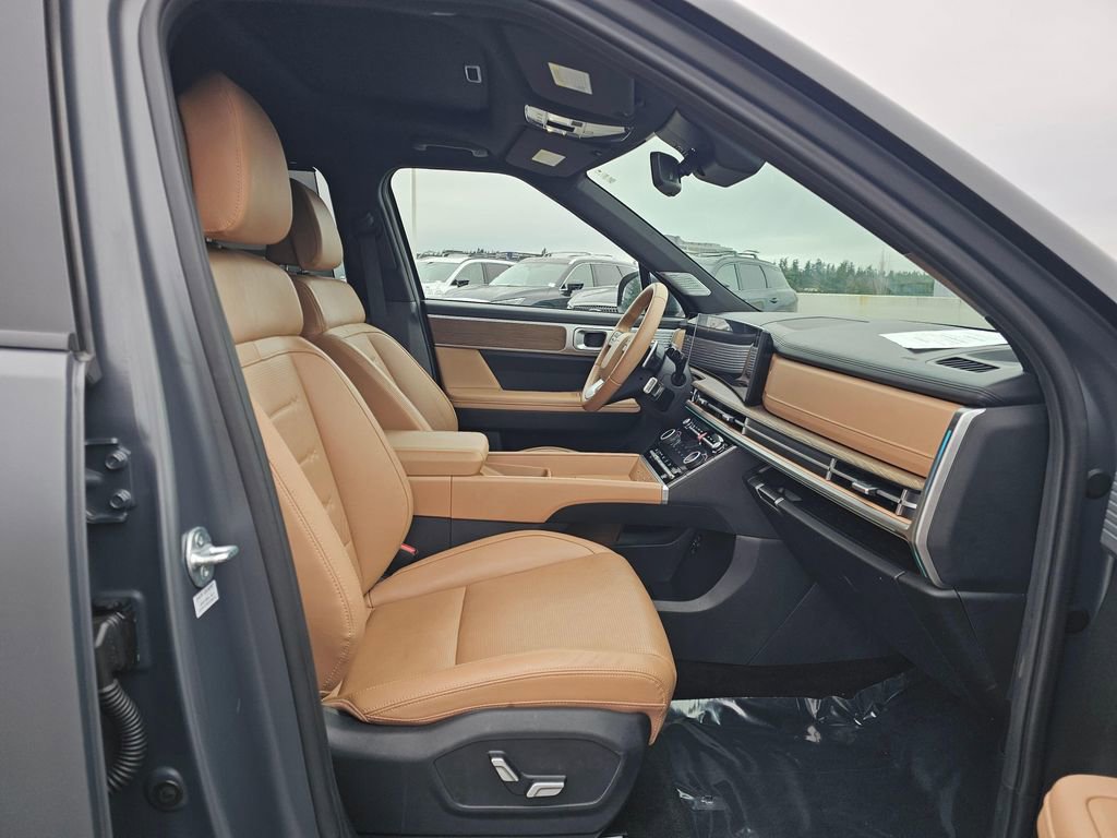 Used 2025 Hyundai Santa Fe Limited w/ Tow & Go Package image 11