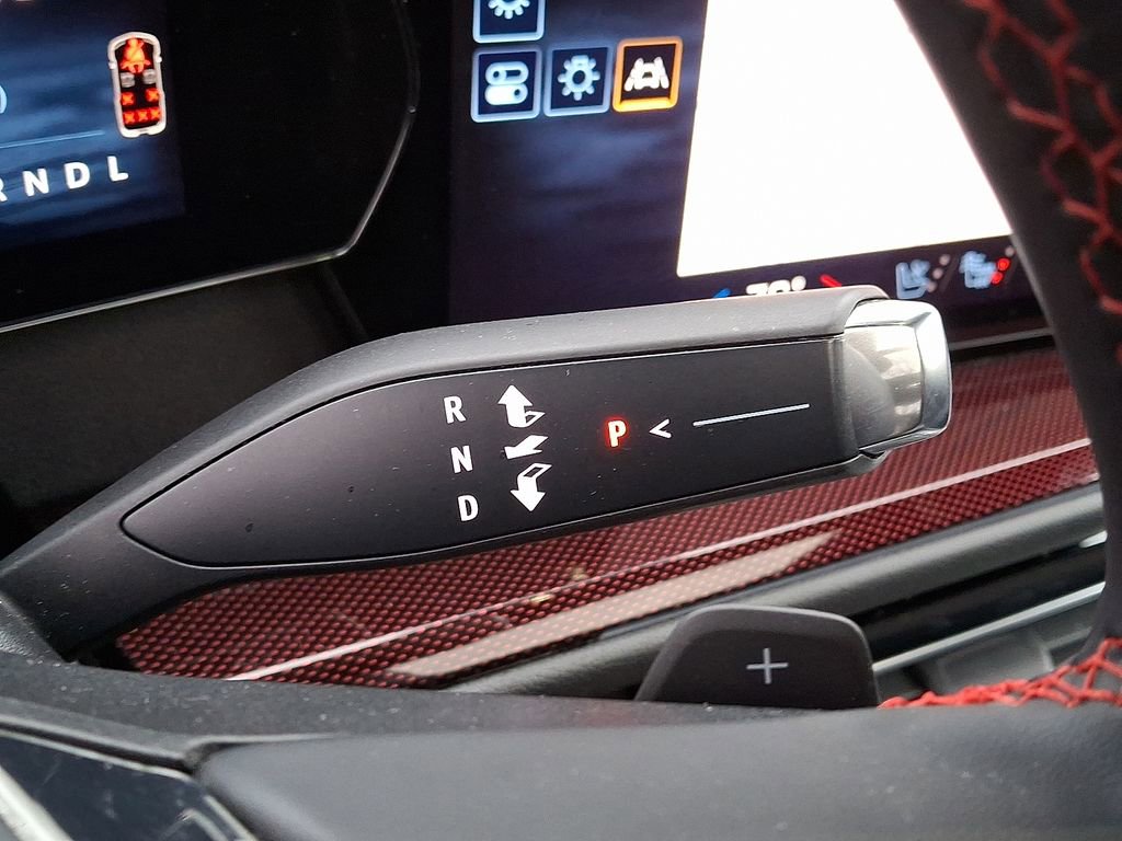 Used 2024 Chevrolet Traverse RS image 16