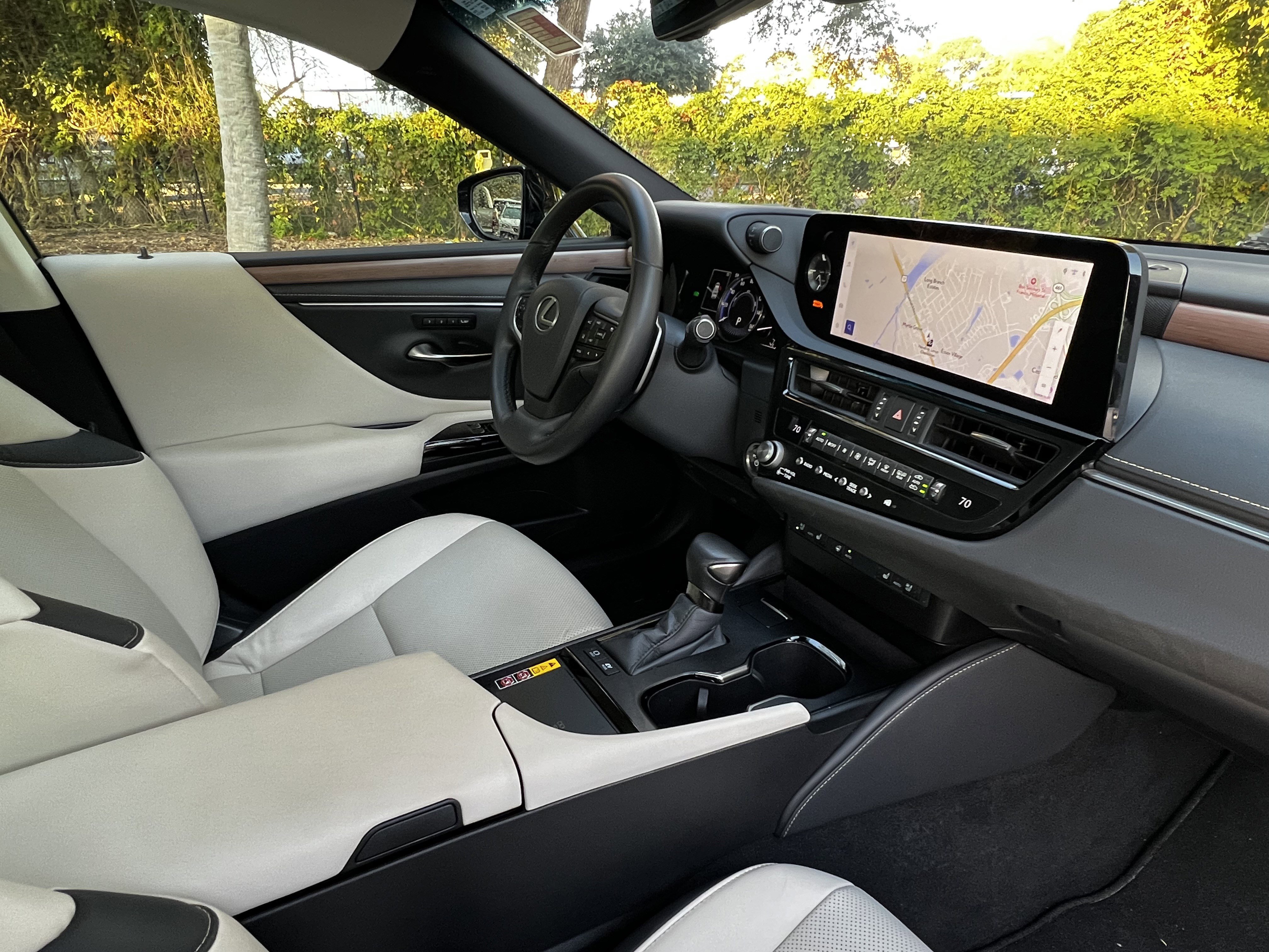 Certified 2025 Lexus ES 300h w/ Premium Package image 47