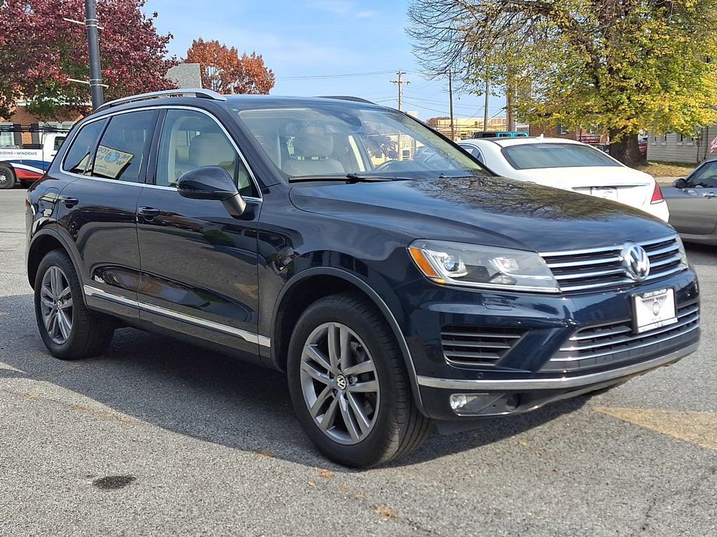 Used 2016 Volkswagen Touareg Sport image 3