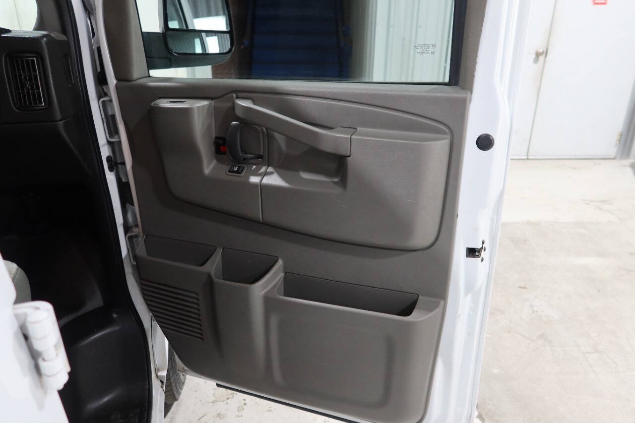 Used 2021 Chevrolet Express 2500 RWD image 14