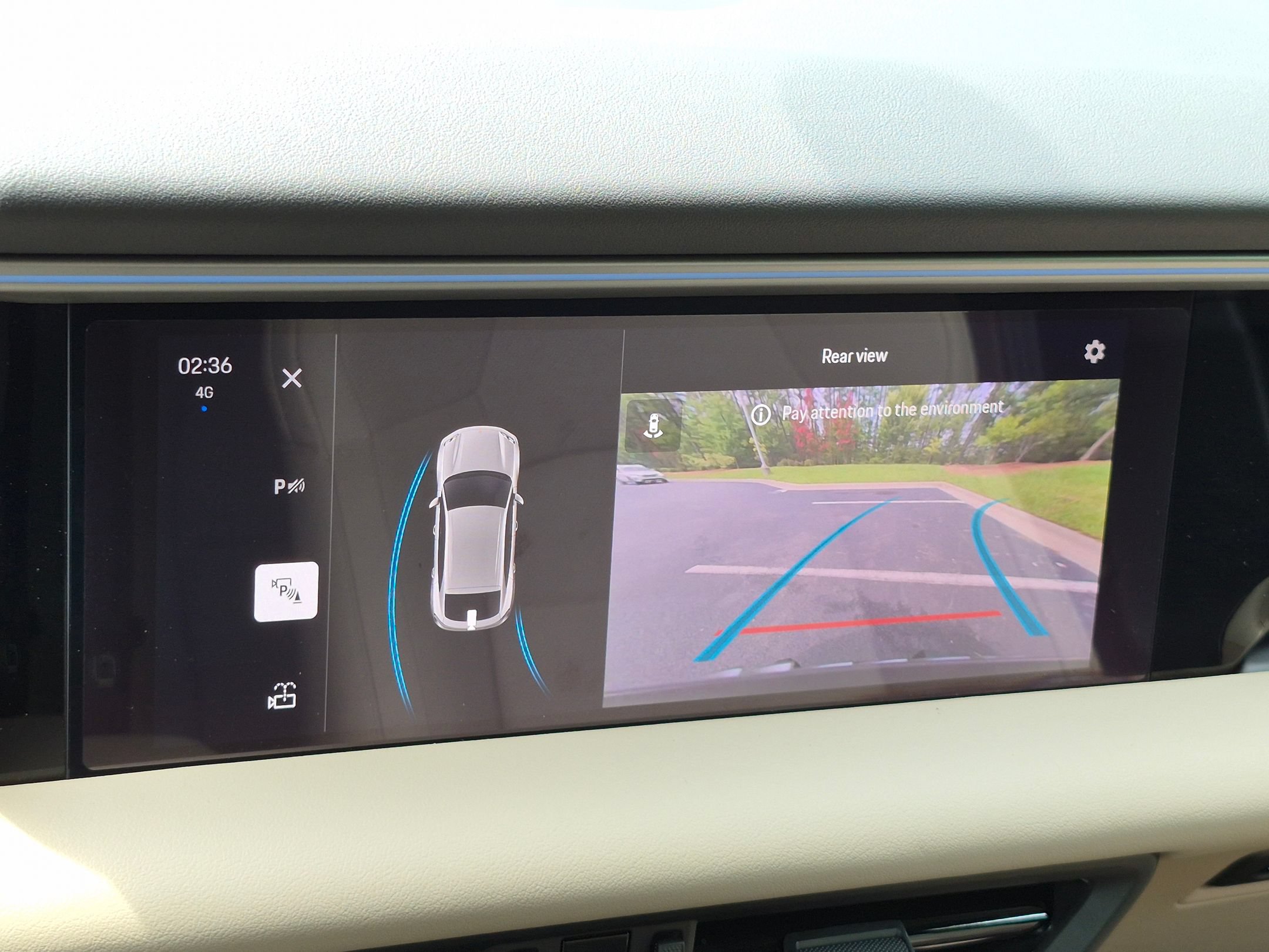 Certified 2025 Porsche Macan Electric RWD image 16