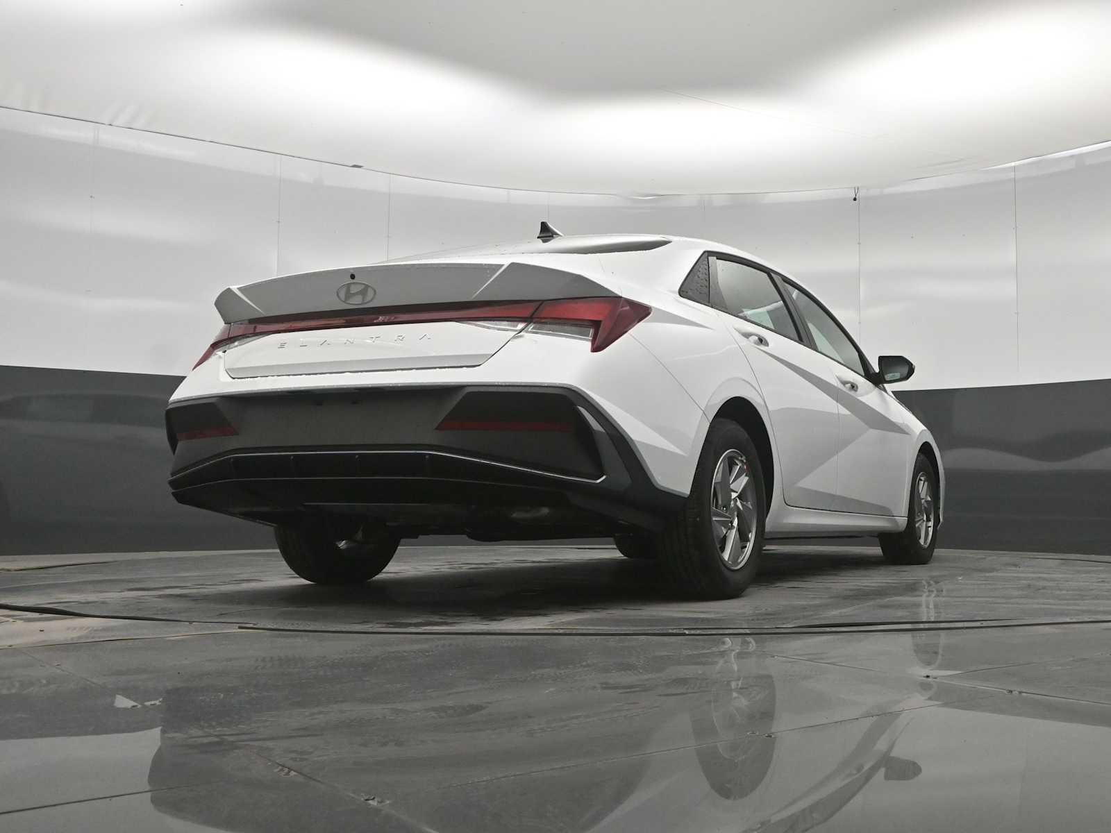 New 2026 Hyundai Elantra SE FWD image 37