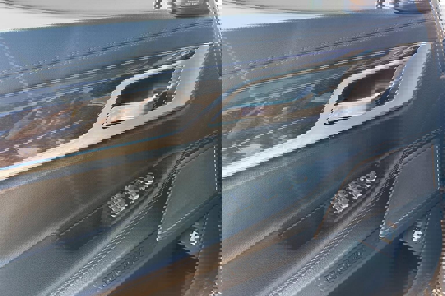 Used 2021 BMW 740i w/ M Sport Package image 11