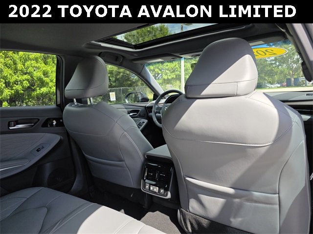 Used 2022 Toyota Avalon Limited image 12