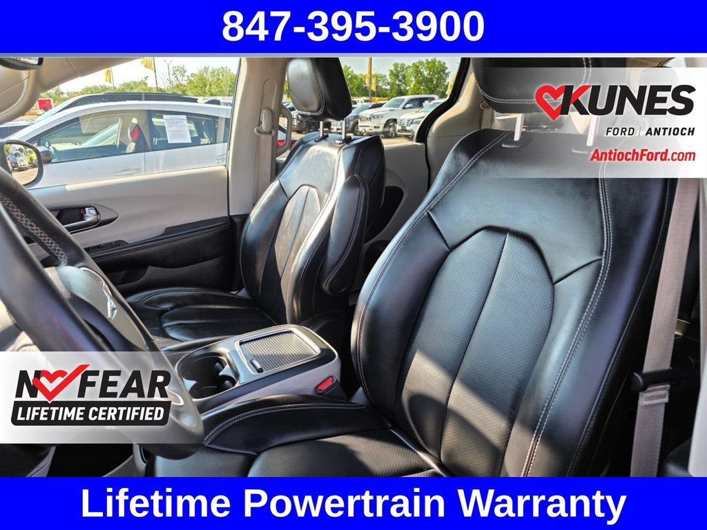 Used 2023 Chrysler Pacifica Touring-L FWD image 18