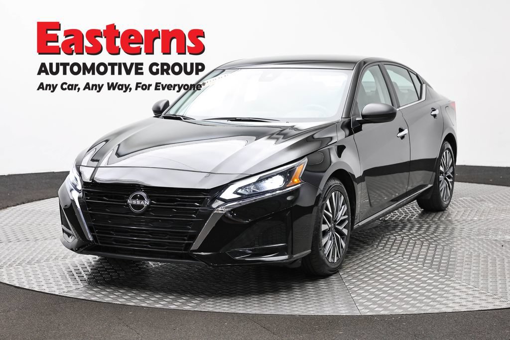Used 2025 Nissan Altima 2.5 SV FWD image 1