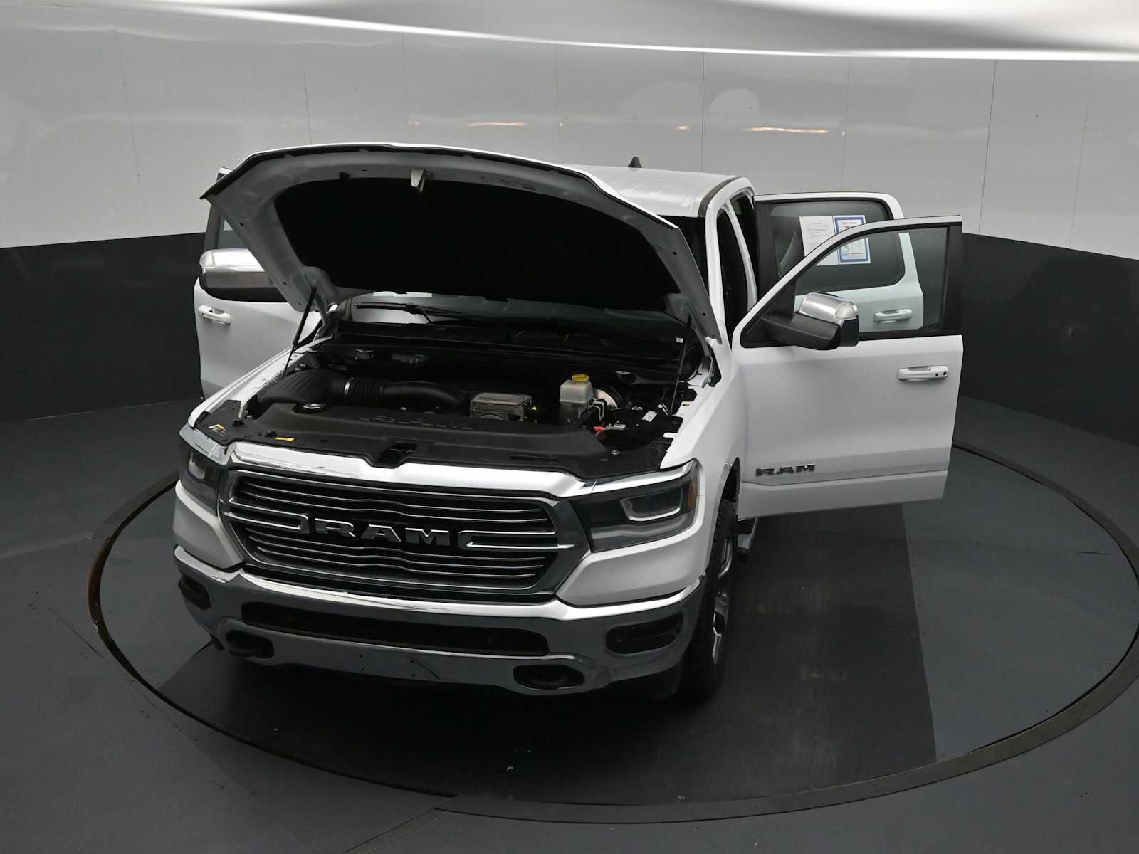 Used 2024 RAM 1500 Laramie AWD/4WD image 27