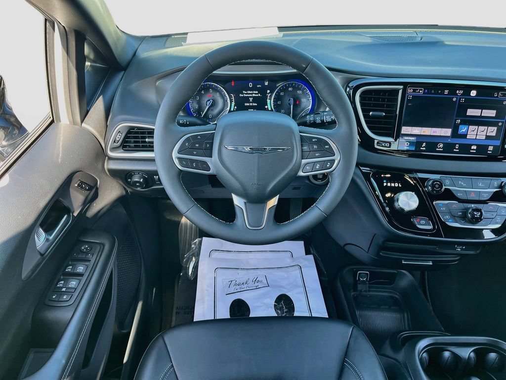 Certified 2026 Chrysler Pacifica Select FWD image 21