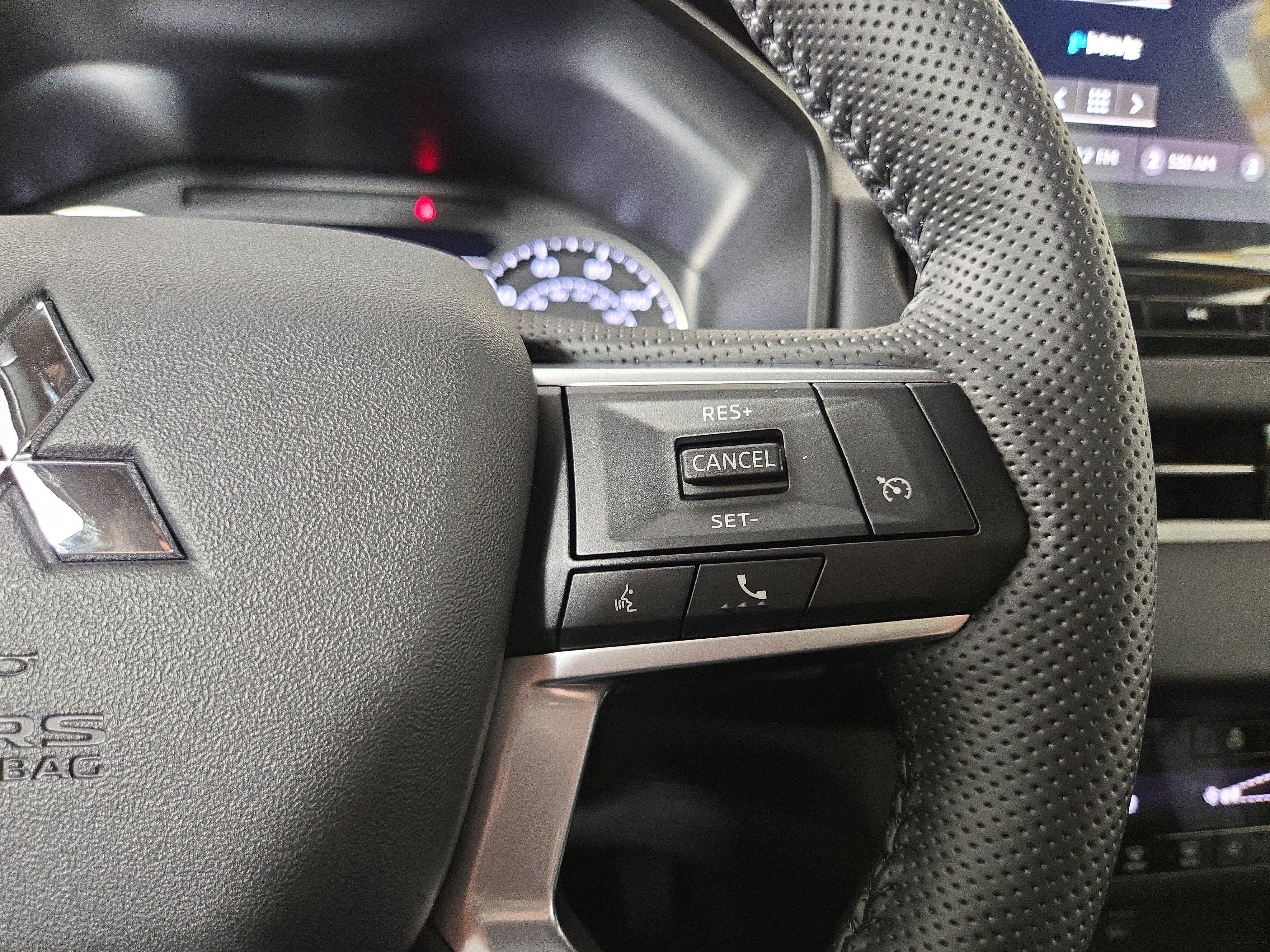 New 2026 Mitsubishi Outlander LE AWD/4WD image 16