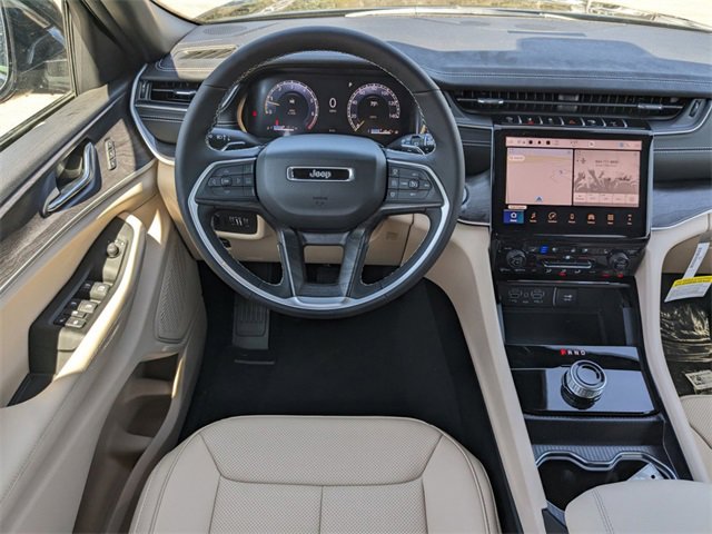 New 2025 Jeep Grand Cherokee Limited w/ Luxury Tech Group II image 16