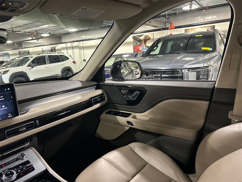 Used 2022 Lincoln Aviator AWD w/ Premium Package image 21