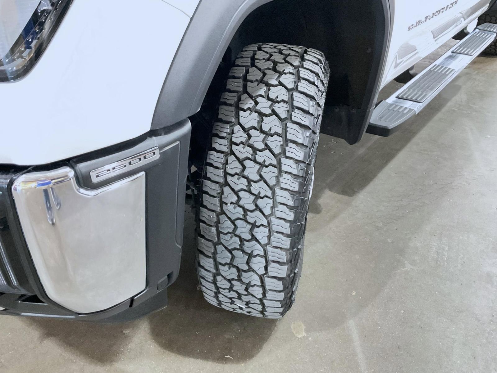 Used 2024 GMC Sierra 2500 SLT w/ SLT Premium Package image 23