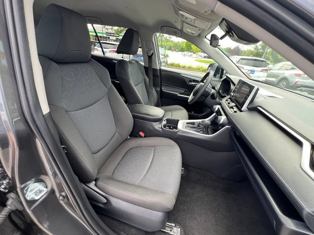 Used 2025 Toyota RAV4 XLE FWD image 28